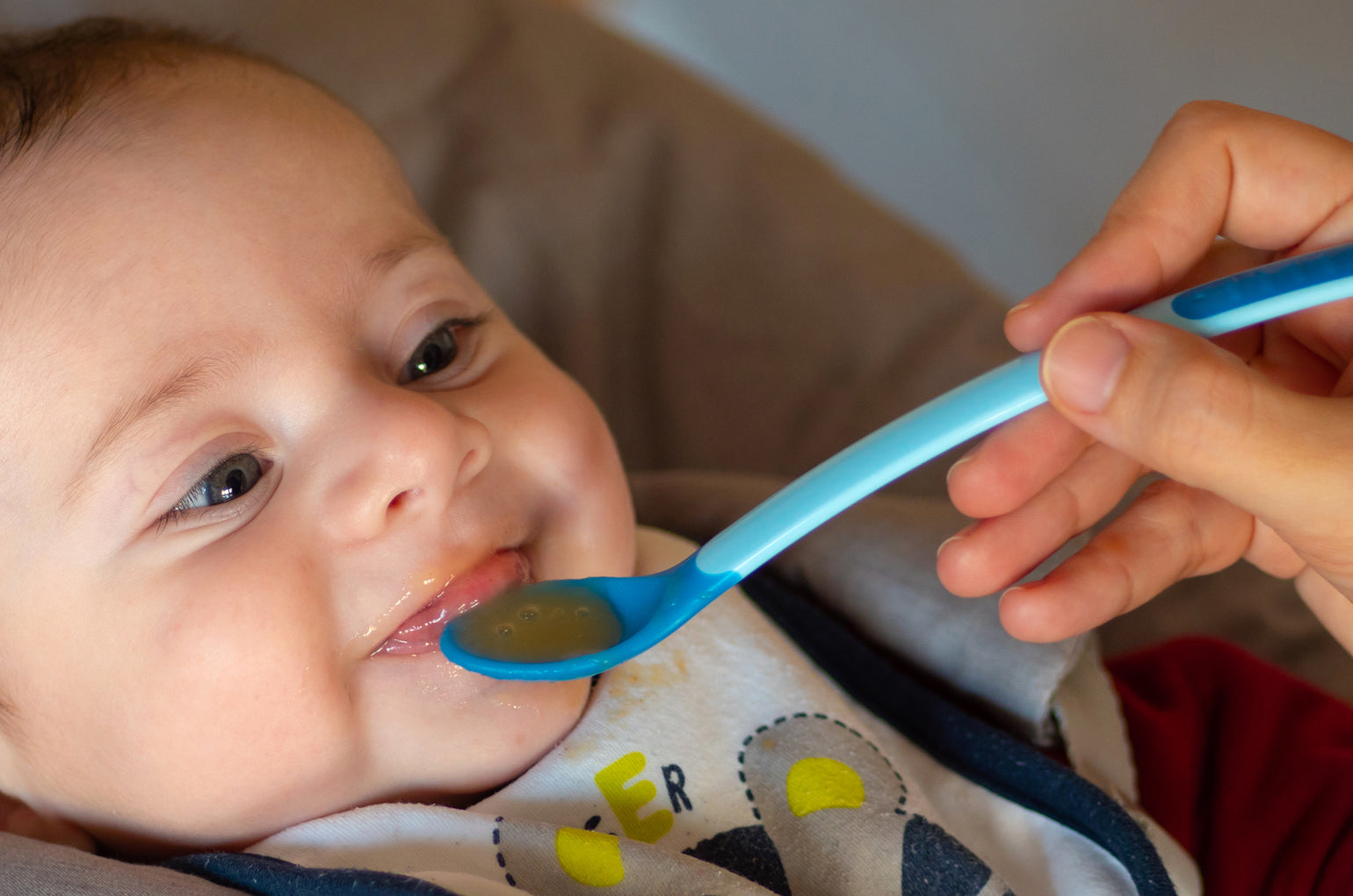 Spot the Clues: Signs Your Baby is Ready for Weaning